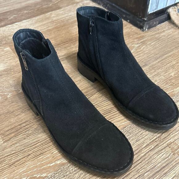 ERIC MICHAEL MELBOURNE Napoli Black Suede Side Zip Booties EU Size 39 (8.5-9) - Picture 5 of 10